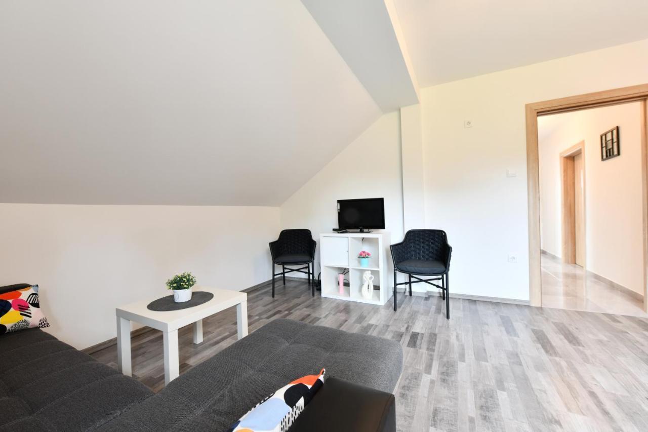 Apartman Mate Rakovica Exterior foto